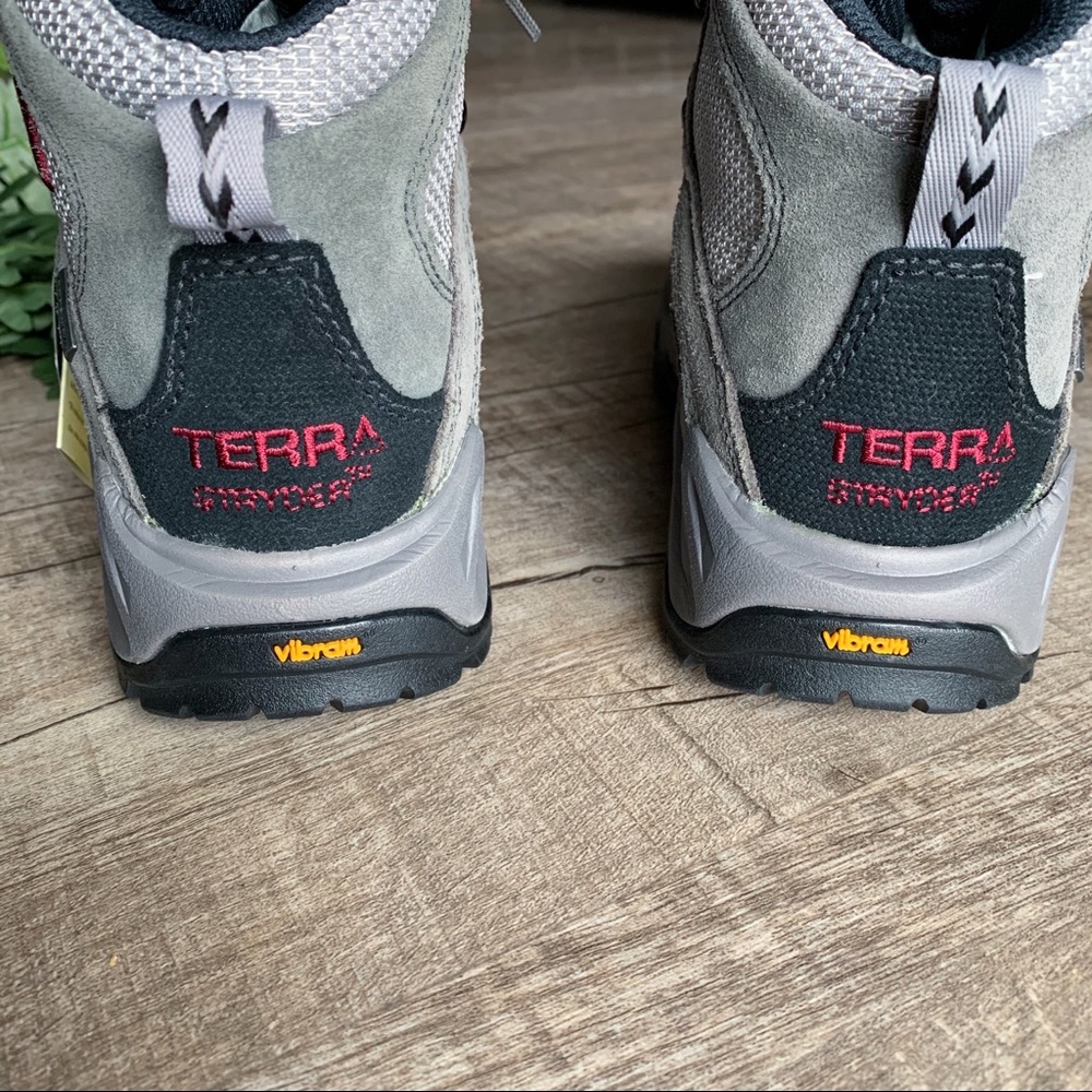 New Balance Women's Gray and Red Hiking Boots - Picture 2 of 9